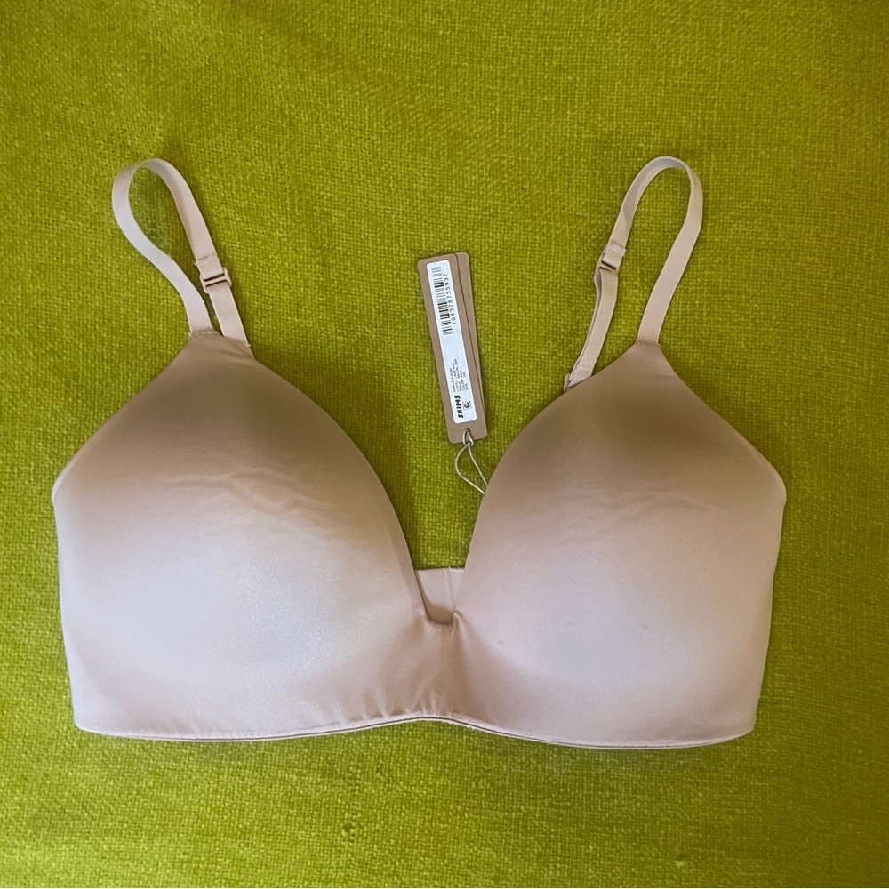 Skims wireless form lightly lined bra 34D 34DD